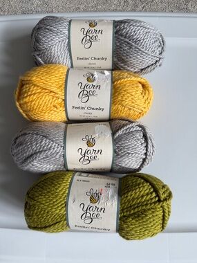 Yarn Bee feelin chunky yarn
Size 3.5 oz ea
Lot of 4
NWT